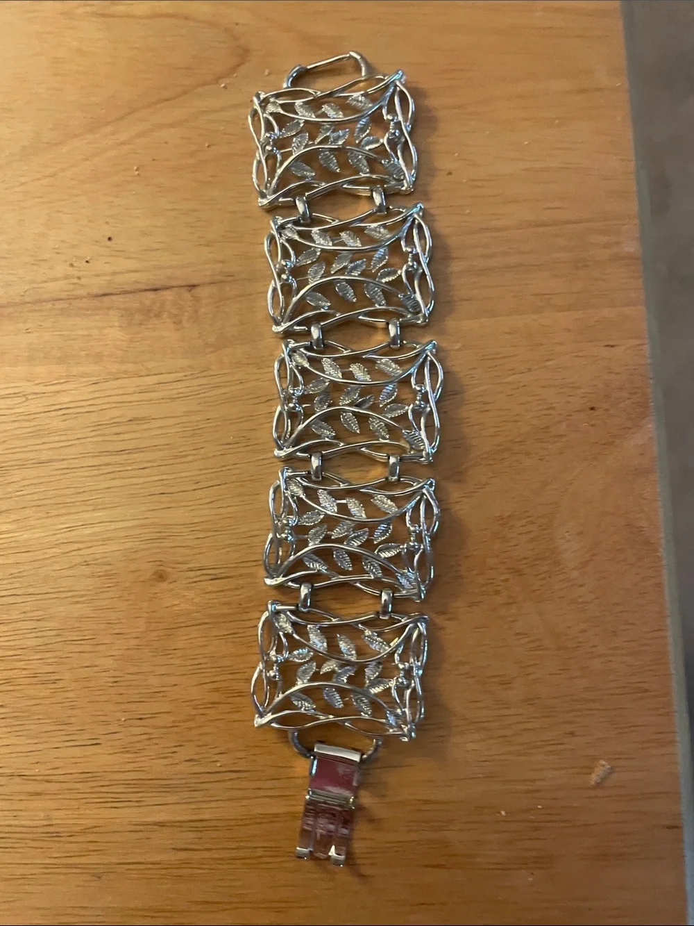 Silver Leaf Link Bracelet - Women's Fashion Accessory